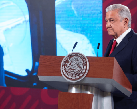 AMLO calls on companies to negotiate an end to the electricity self-supply scheme