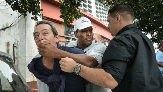 periodistas Valle Roca Opositor arrestado en Cuba