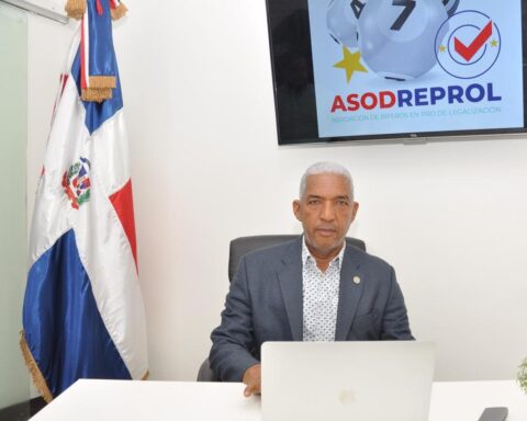 ASODREPROL considera retroceso resolución obliga bancas usar computadoras de mesas