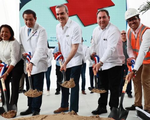 Abinader deja iniciado remozamiento edificio alojará Unidad Materno Infantil en el Marcelino Vélez