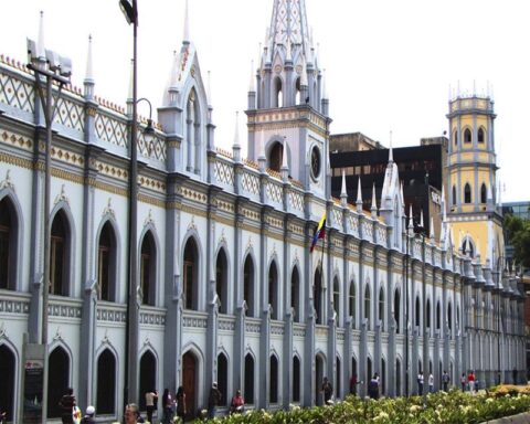 Academy of History pronounces itself before changes in the symbols of Caracas