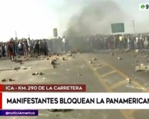 Agricultural workers in Ica abide by indefinite strike and block kilometer 290 of the Panamericana Sur