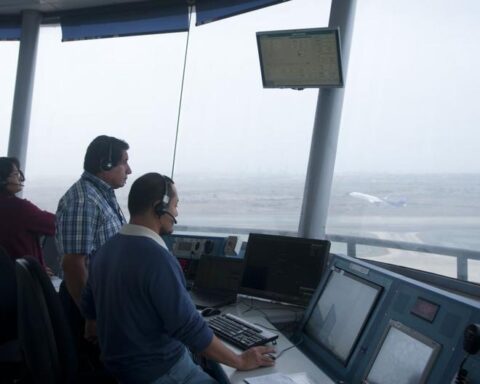 Air traffic controllers accuse Corpac of persecution after the brief Easter strike