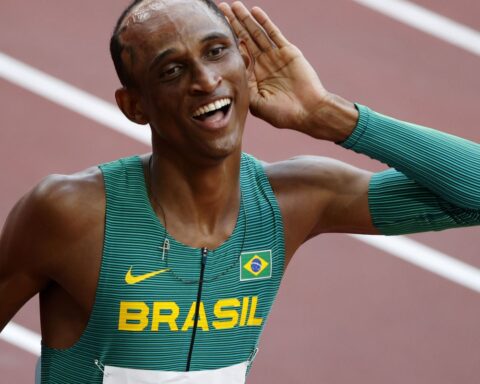 Alison dos Santos is gold in the 400m hurdles in the United States