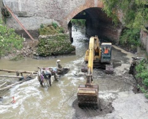 COVID-19 residues were detected in the Machángara and Monjas rivers.  (Photo EFE)