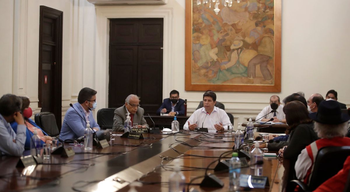 Aníbal Torres gave a press conference with his cabinet