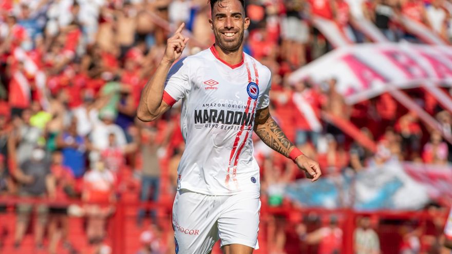 Argentinos Juniors tie and continue in the qualifying zone