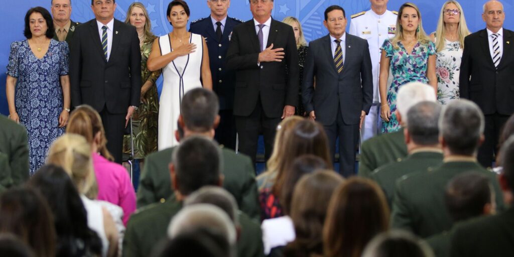 At an event, the president highlights the role of the Armed Forces