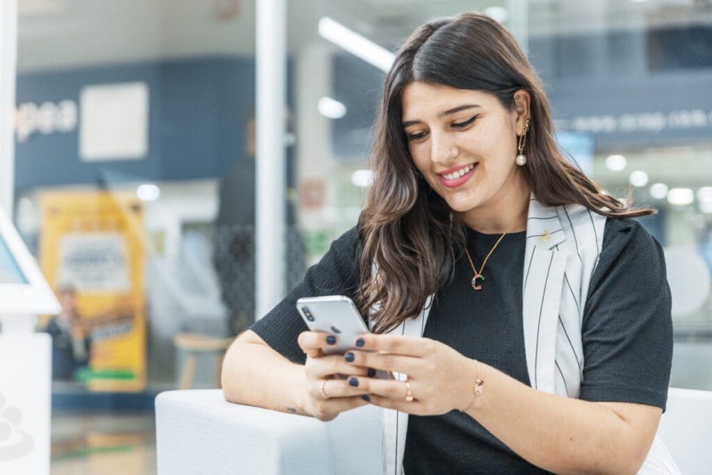 Banesco, primer banco en RD en habilitar servicios vía WhatsApp