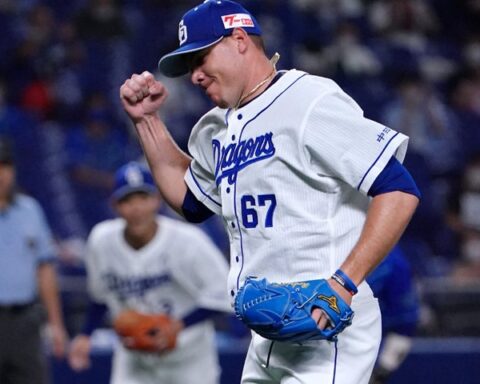 Yariel Rodríguez tuvo otra impecable salida en el primer nivel del béisbol japonés. Foto: Tomada de Chunichi Dragons.