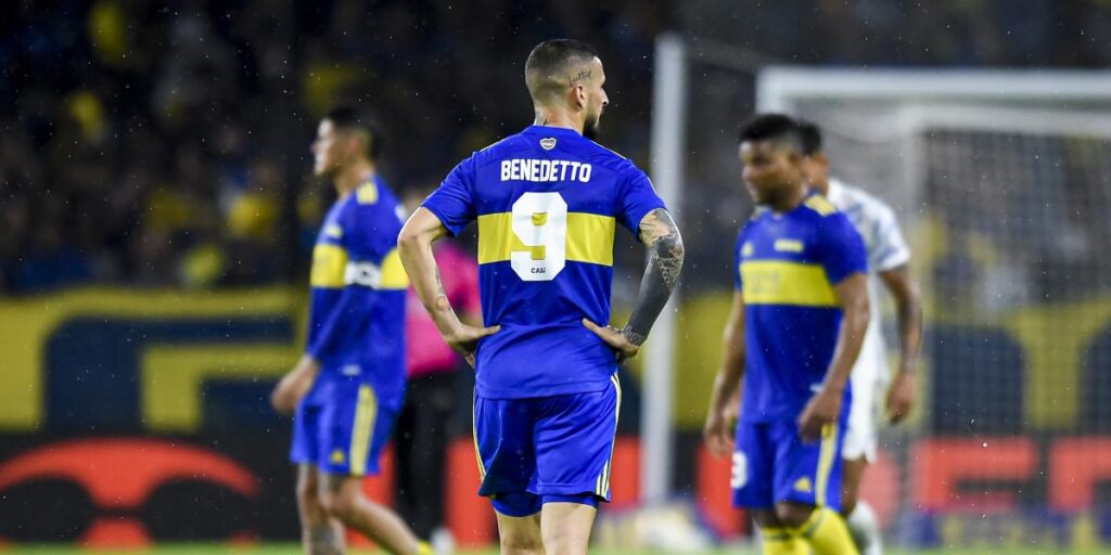 Boca cannot in the Bombonera and Battaglia staggers