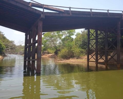 Caicara Bridge collapsed in the municipality of Páez