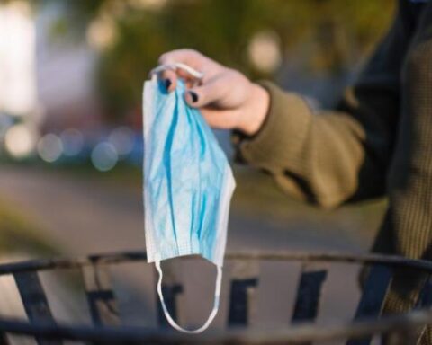 Cali and Medellín, among the capitals that will continue to use masks