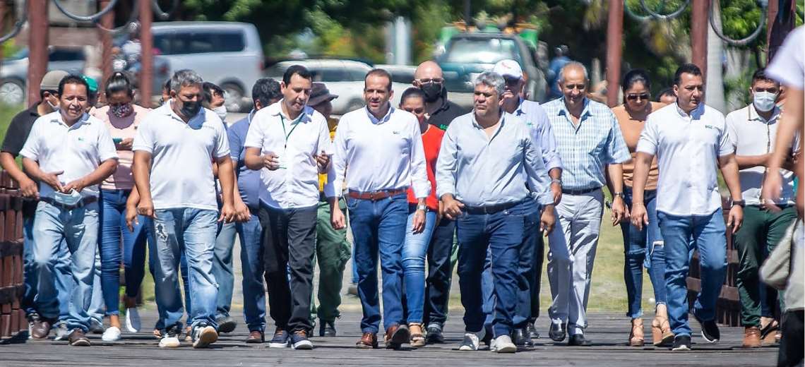 Camacho meets with border authorities to analyze the needs and potential of the region