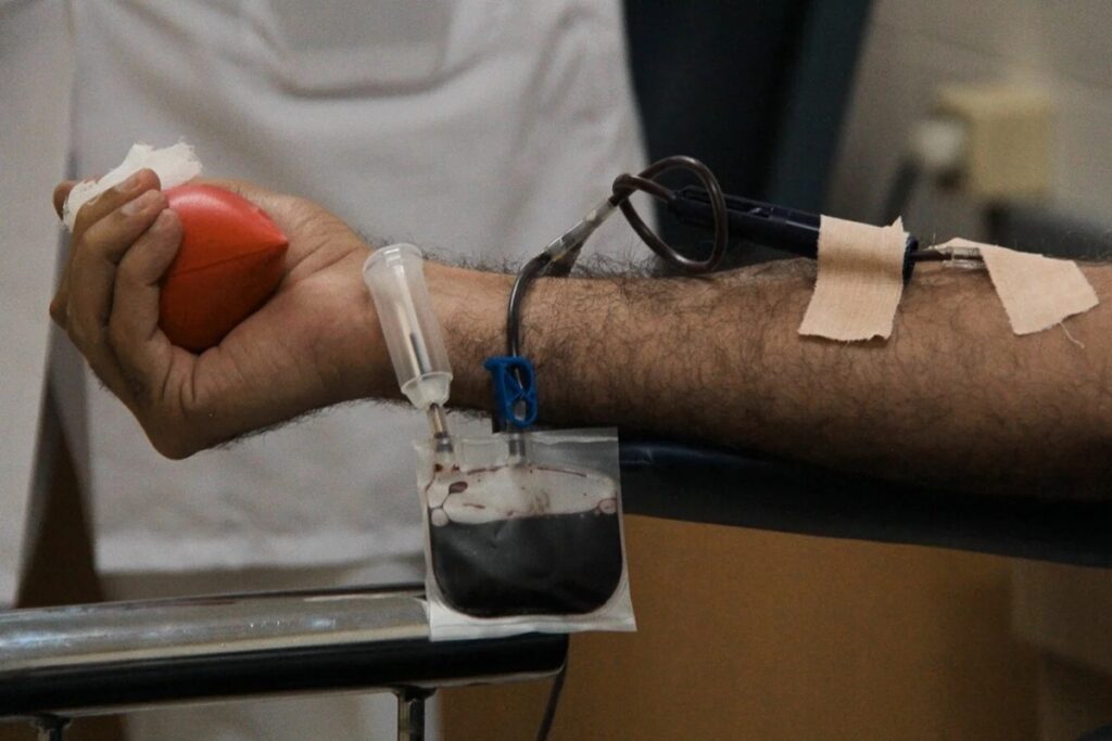 Canadá permitirá que hombres homosexuales donen sangre