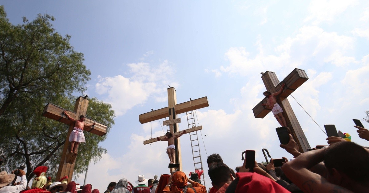 Catholic Mexicans jubilantly attend the Via Crucis in Iztapalapa