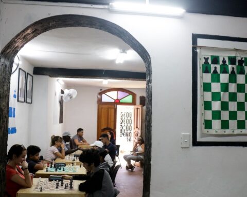 Niños y jóvenes juegan como parte del proyecto comunitario de ajedrez en La Habana Vieja, el 10 de Febrero de 2020 en La Habana, Cuba. FOTO: Calixto N. Llanes/ vía JIT