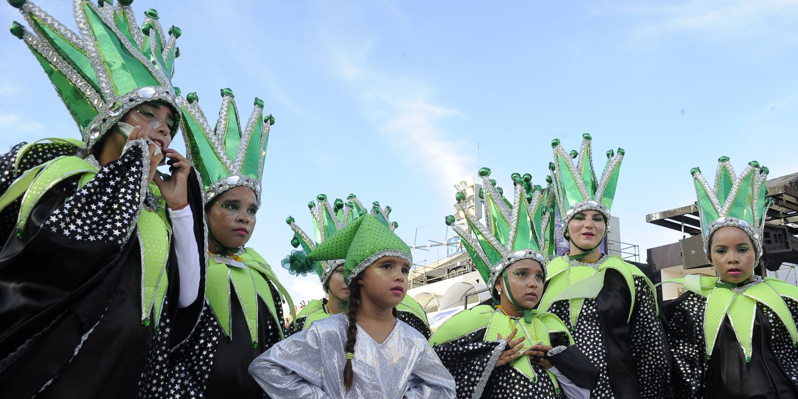Children's samba schools close this carnival parades in Rio