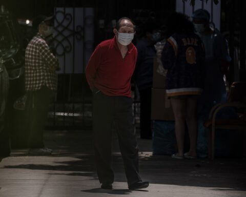 Calle de Shanghái tomada recientemente. Foto: ALEX PLAVEVSKI/EFE/EPA.