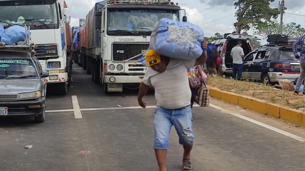 Civics say they will not lift blockades until there is a date to reopen the Montero Hospital