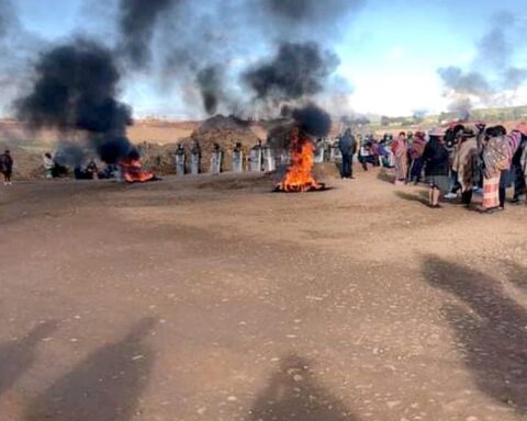 Communards take over the Chinchero Airport polygon and burn tires (VIDEO)