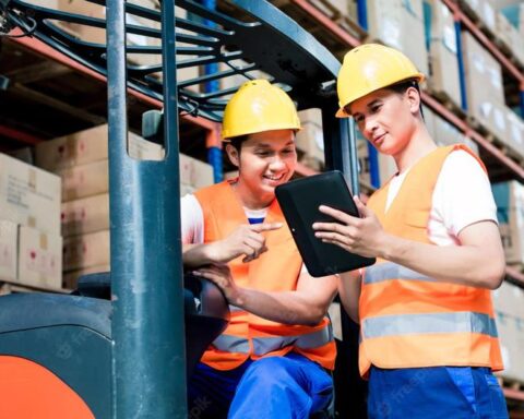 Companies in the logistics sector with problems hiring personnel: know the most requested profiles