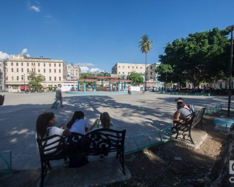 Plazoleta del parque del Curita, en La Habana. Foto: Otmaro Rodríguez.