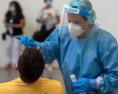 Coronavirus infections in Argentina fell again: less than 1,000 cases were reported