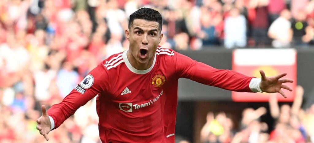 Cristiano Ronaldo brings Manchester United closer to the Champions zone