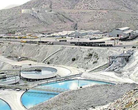 Cuajone miners give an ultimatum to the government for cutting off drinking water