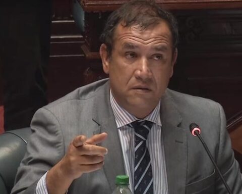 Da Silva hired lawyers and an engineer to monitor the destination of the US$ 44 million for Canelones