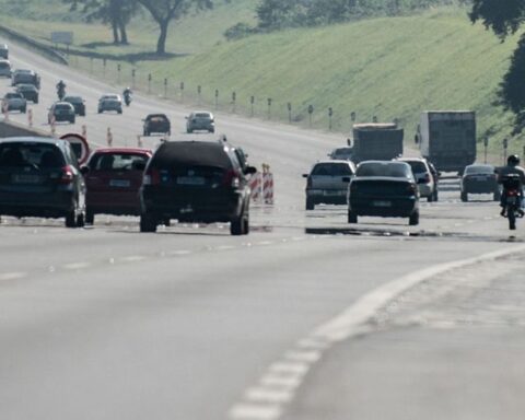 Driver finds slow points on the roads of the coast of SP