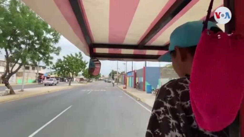 Earn a living by pedal: pedicabs multiply due to transport and gasoline crisis in Maracaibo