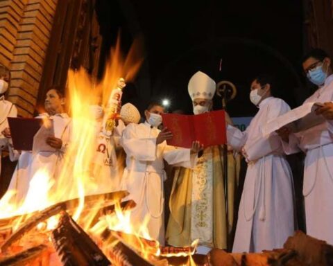 Easter Vigil: the Church calls to be 'peace workers' in times of violence