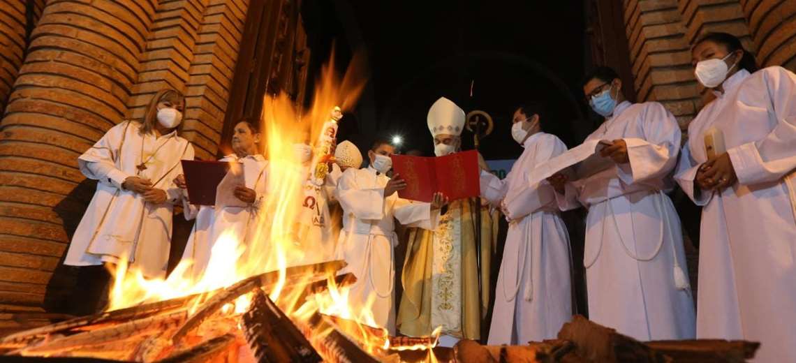 Easter Vigil: the Church calls to be 'peace workers' in times of violence
