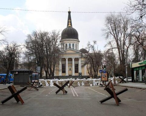 Ocho muertos en un ataque con misiles rusos en Odesa