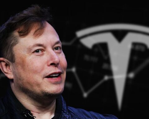 Elon Musk vendió 4.000 millones en acciones de Tesla tras “sí” de Twitter