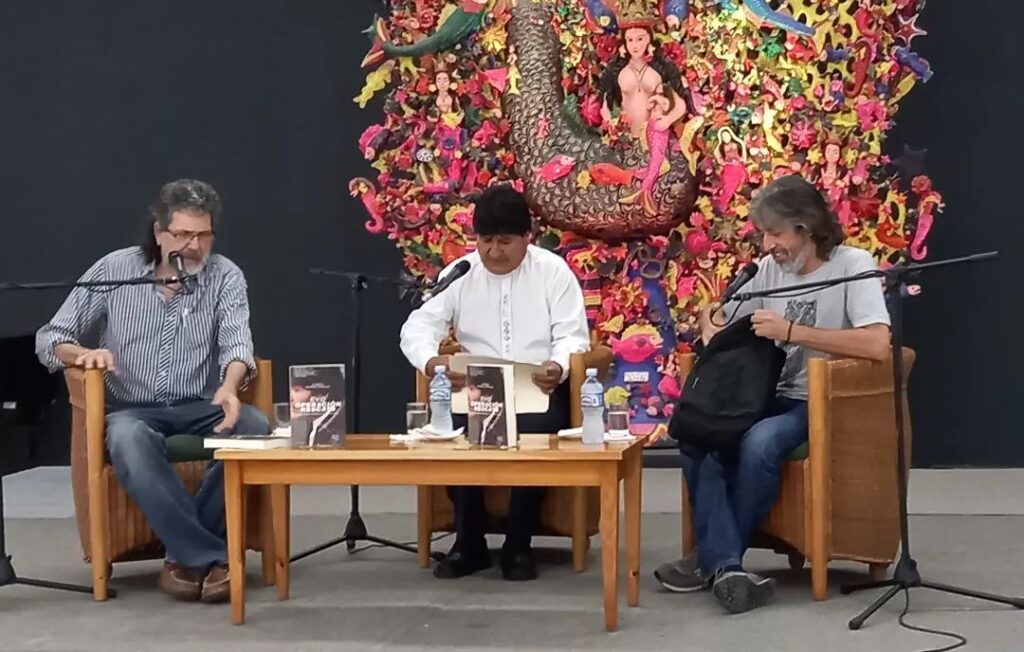 “Hubo mucha plata detrás del golpe”, aseguró Morales al presentar en la Casa de las Américas el libro “Evo: Operación rescate. Una trama geopolítica en 365 días”, del escritor español Alfredo Serrano. Foto: Casa de las Américas.