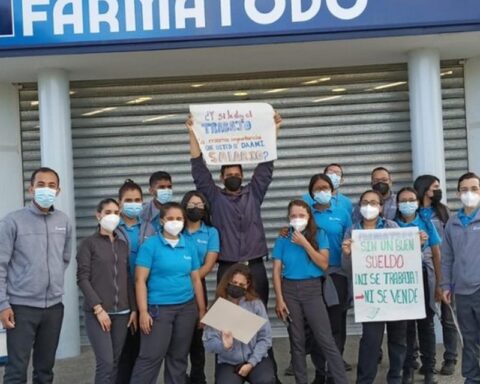 Farmatodo workers went on strike in various locations to protest low wages