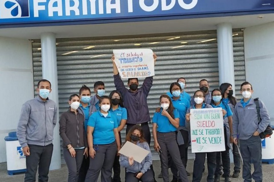 Farmatodo workers went on strike in various locations to protest low wages