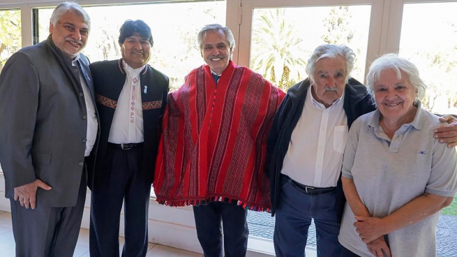 Fernández published a photo with Lugo, Evo and Mujica: he thanked them "commitment" per unit