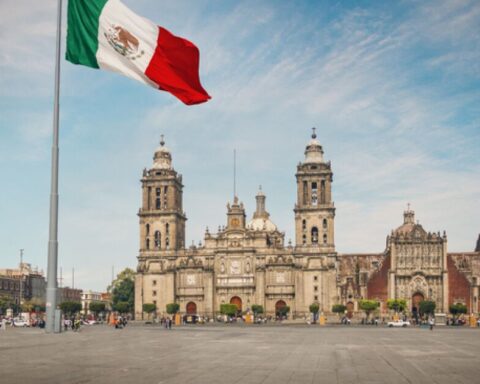 Fitch warns of cuts to Mexico's public budget