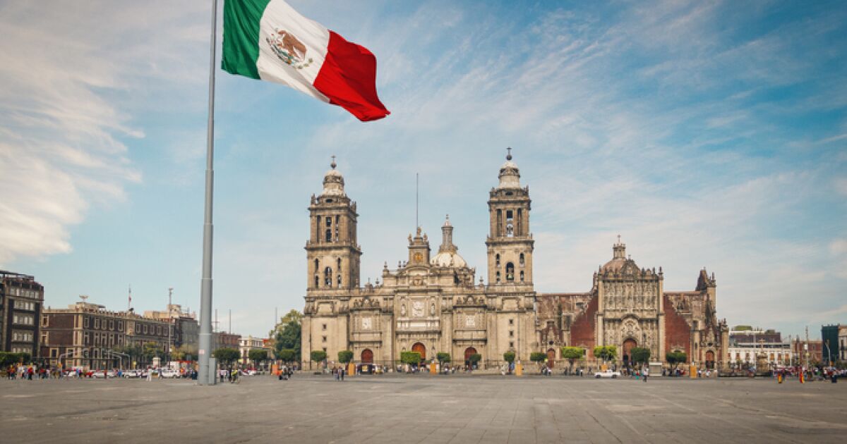 Fitch warns of cuts to Mexico's public budget