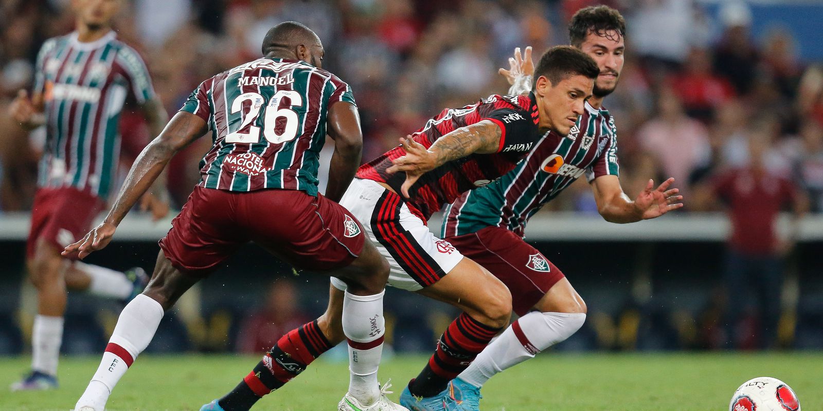 Fluminense and Flamengo play at Maracanã for the Carioca title