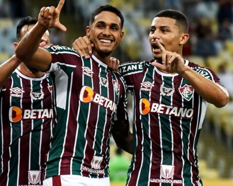 Fluminense starts South American with a rout over Oriente Petrolero