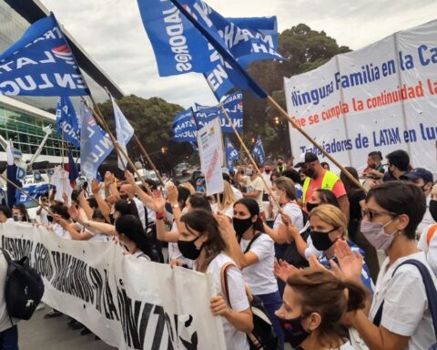 Former LATAM workers protest at the Aeroparque: what are the reasons