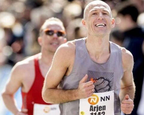 Former soccer player Arjen Robben stood out in his first marathon in Rotterdam