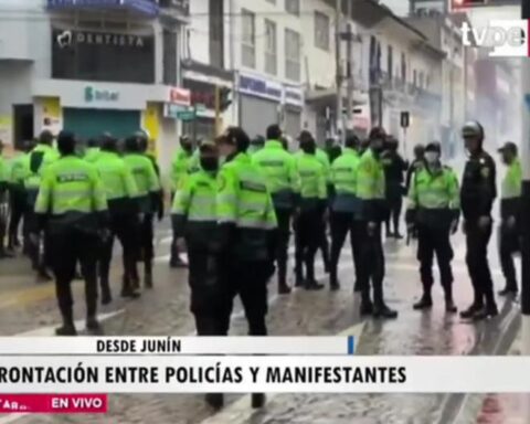 Huancayo: police clear streets with tear gas by rioters who do not abide by a truce