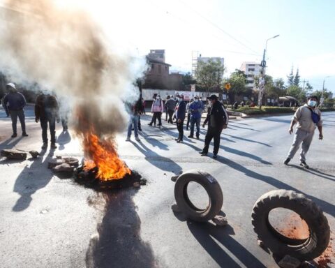 I stop Cusco: protesters insult a tourist who rebuked them for blockades (VIDEO)