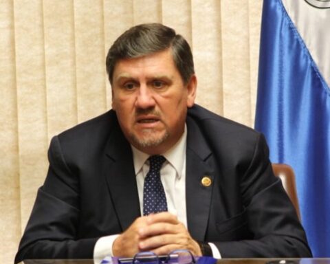 "If I was president of the PLRA, today we already had a consensus presidential badge," said Llano